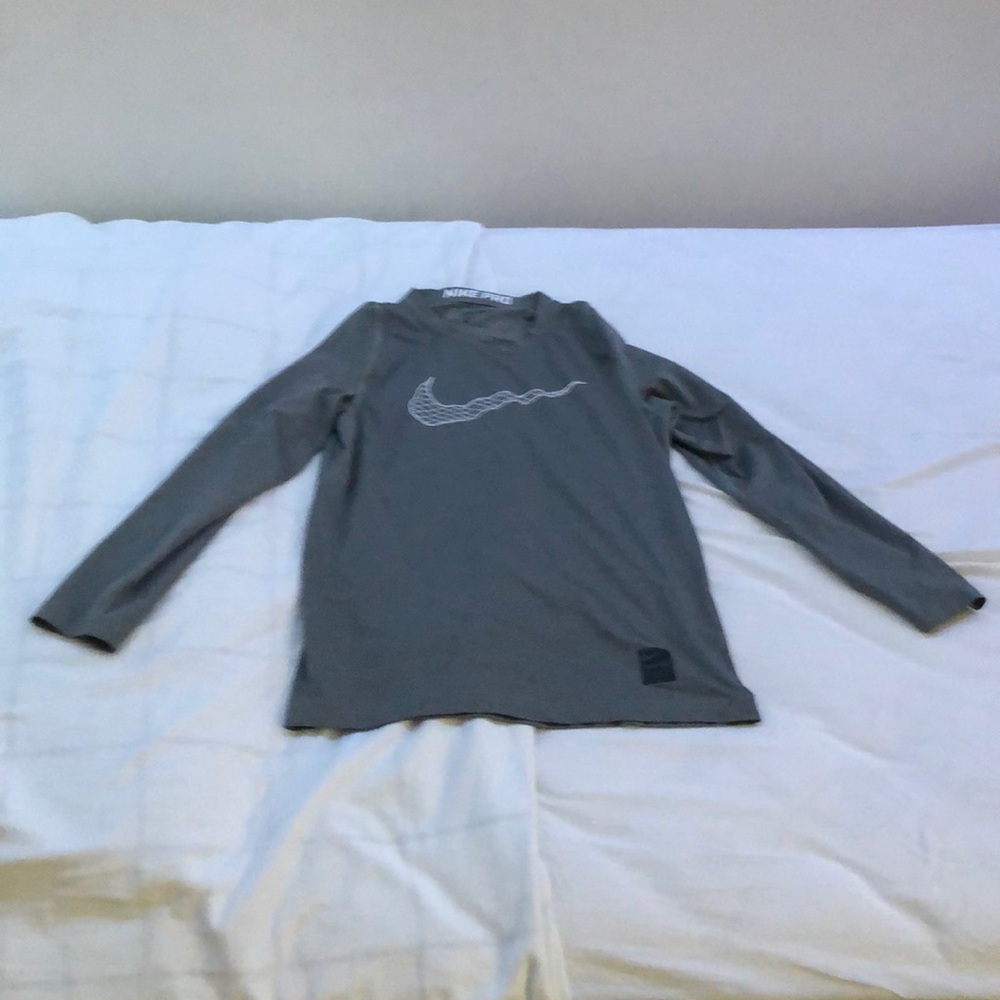 Nike Pro DRI-FIT boys size “M” grey long sleeve shirt